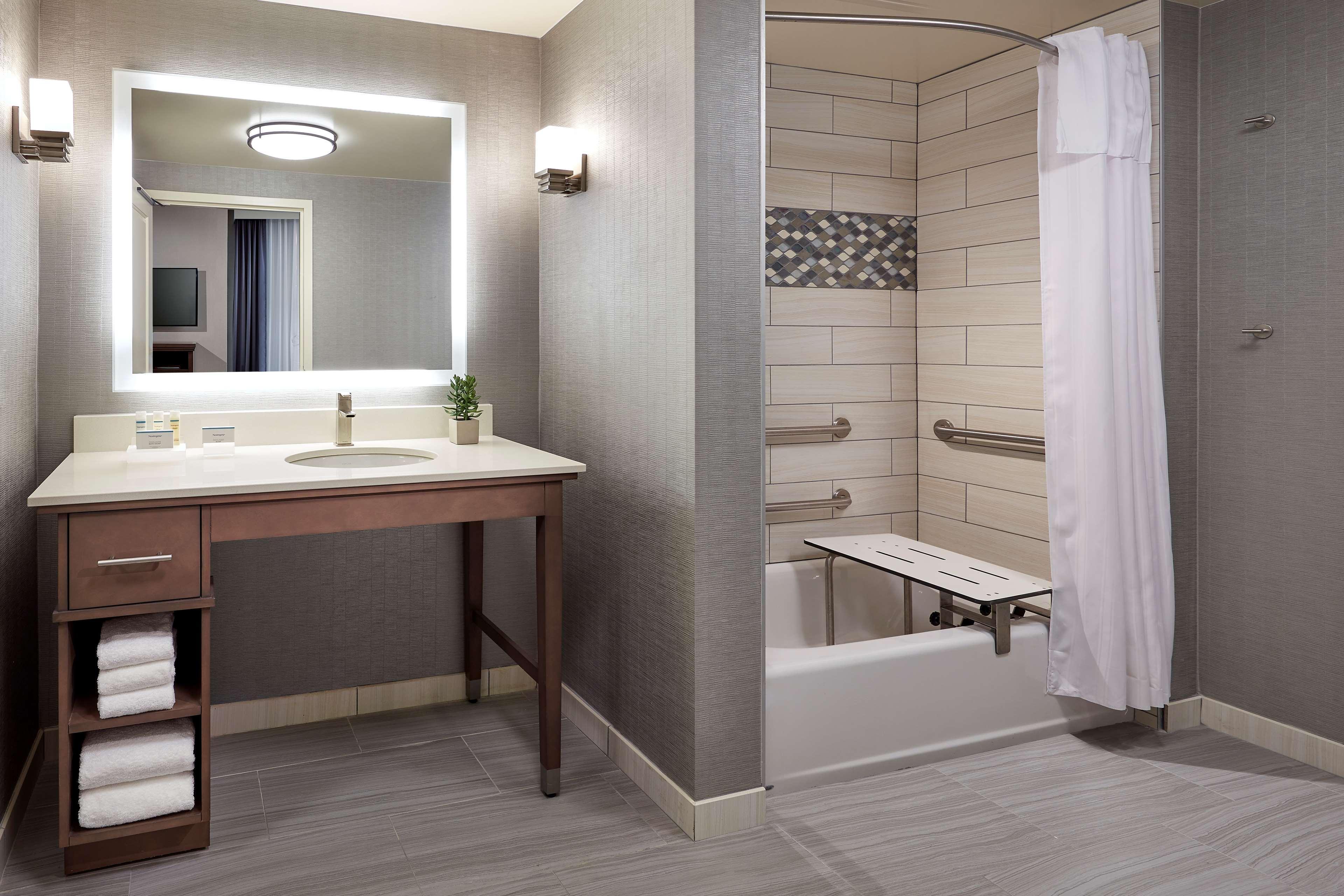 Homewood By Hilton Angeles Redondo Hotel 3*